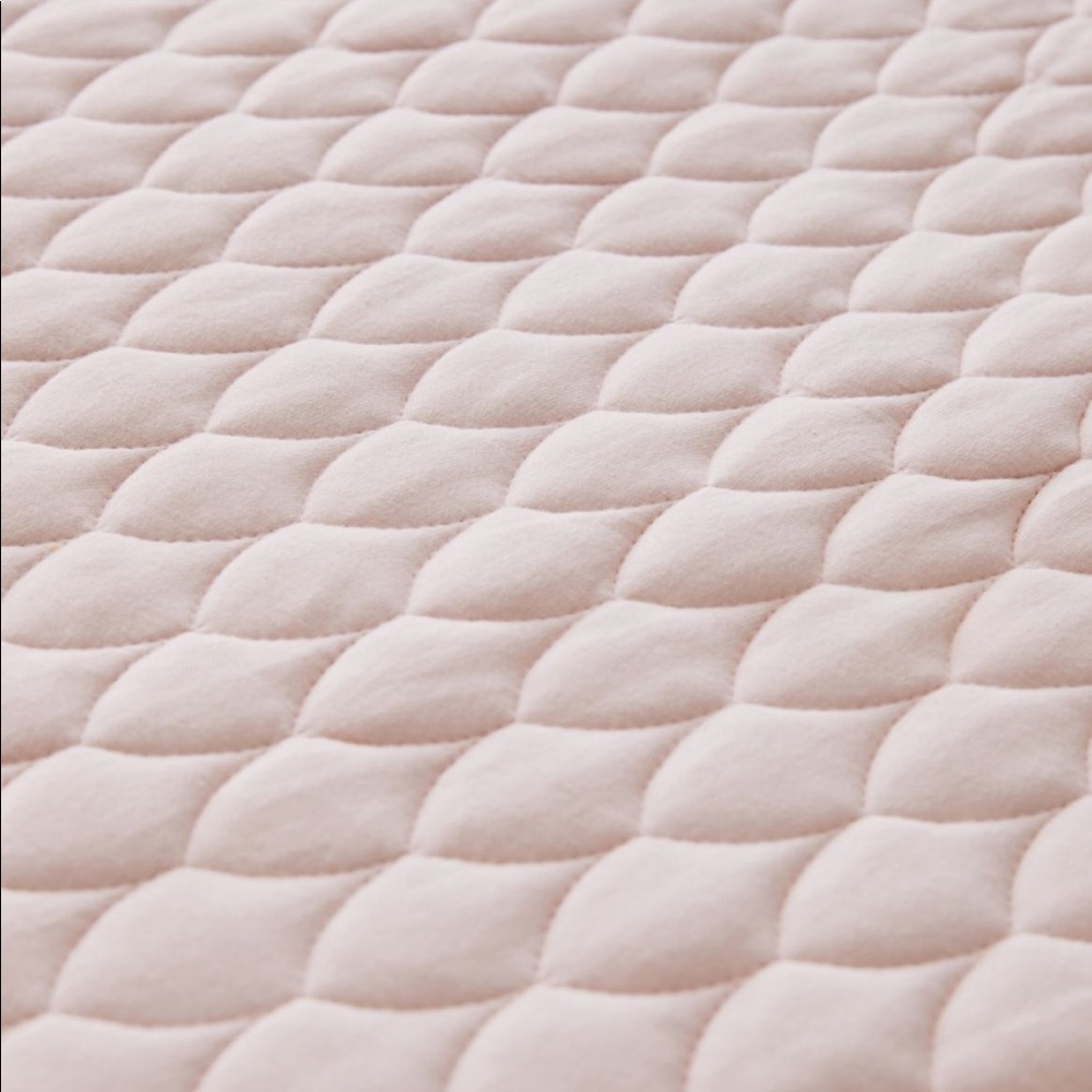 UO Scalloped Cotton Jersey Quilt - Picture 4 of 5